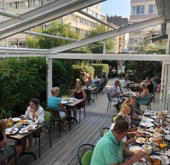 Отель Atlanta Knokke