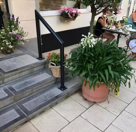 Отель Atlanta Knokke