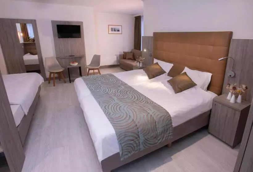 Отель Atlanta Knokke