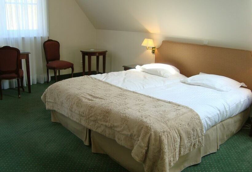 בית מלון כפרי Chateau de Limelette