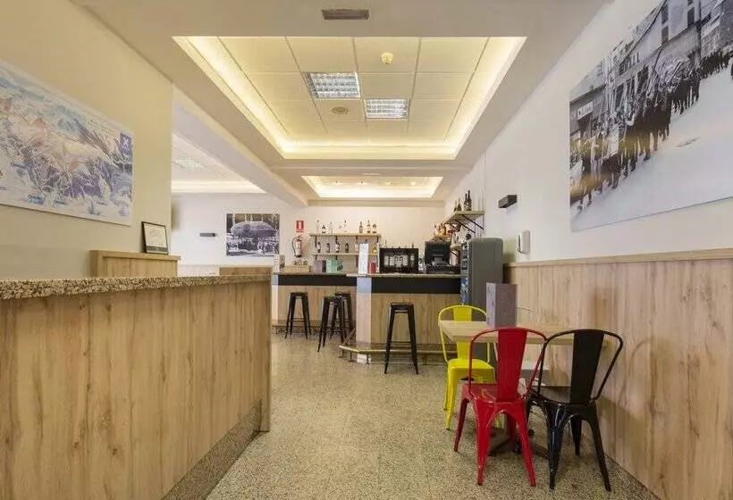 هتل Encamp by Nexta