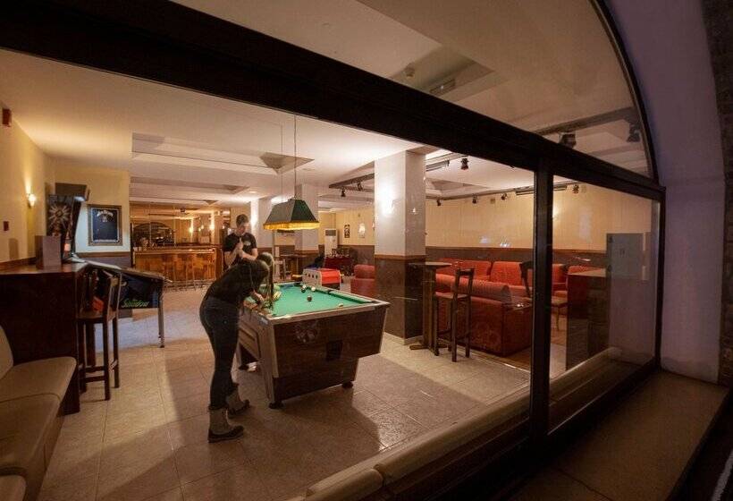 هتل Encamp by Nexta