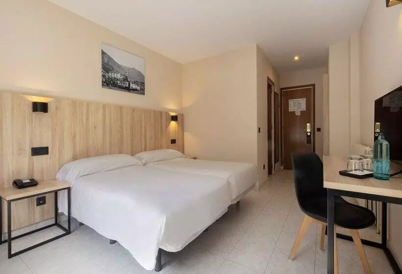 هتل Encamp by Nexta