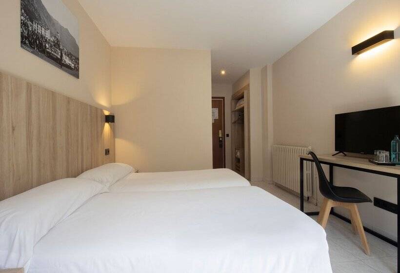 هتل Encamp by Nexta