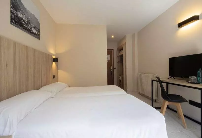 هتل Encamp by Nexta