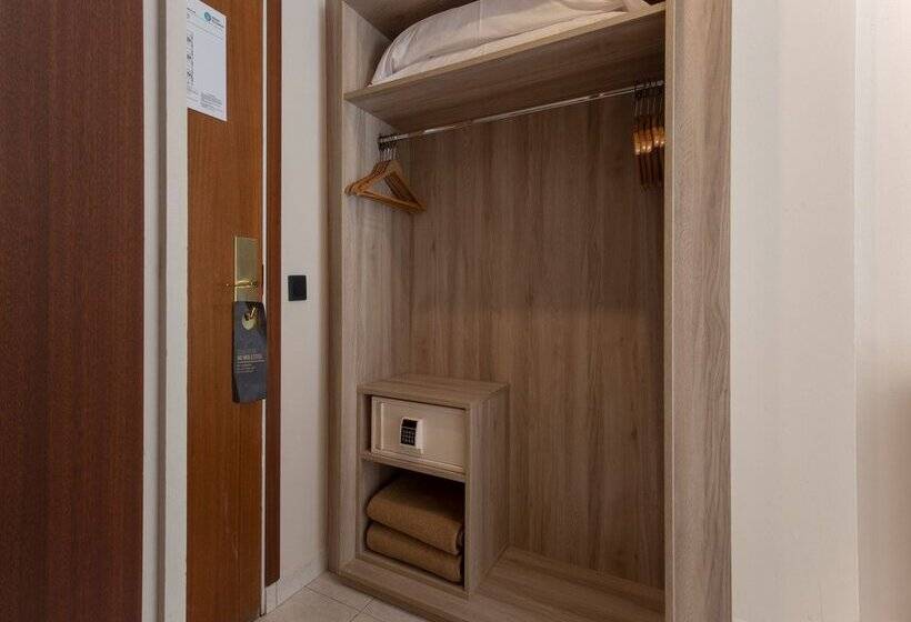 هتل Encamp by Nexta