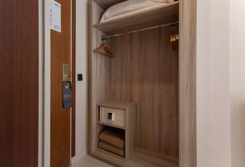 هتل Encamp by Nexta