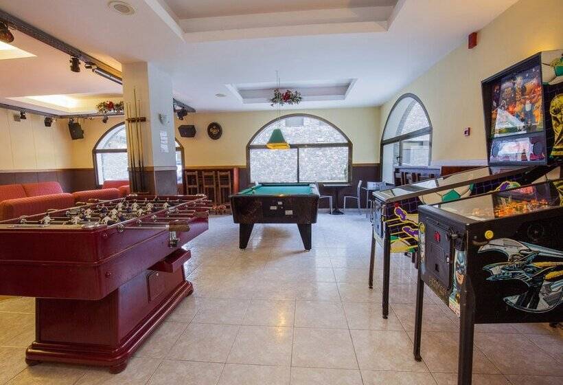 هتل Encamp by Nexta