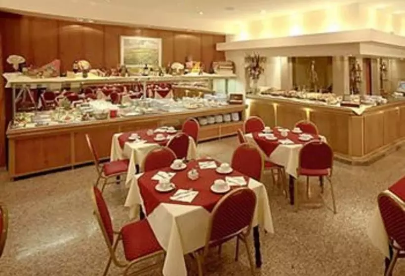 هتل Globales Republica