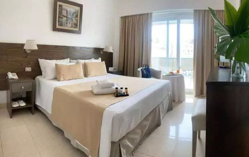 هتل Globales Republica