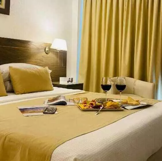 هتل Globales Republica