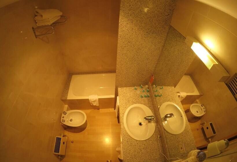 Somriu Hotel City M28