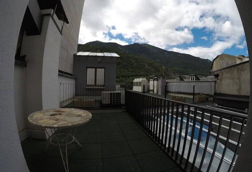 Somriu Hotel City M28