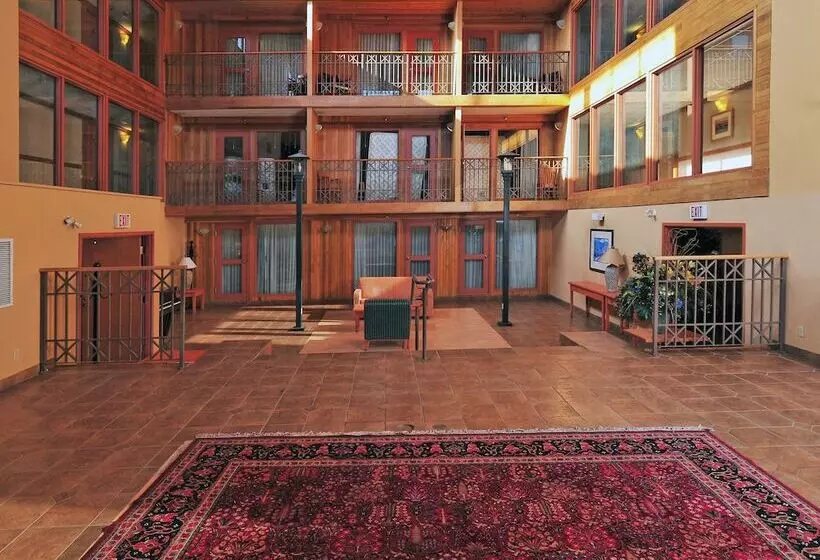 酒店 Banff Ptarmigan Inn