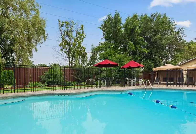 בית מלון כפרי Best Western Parkway Inn & Conference Centre