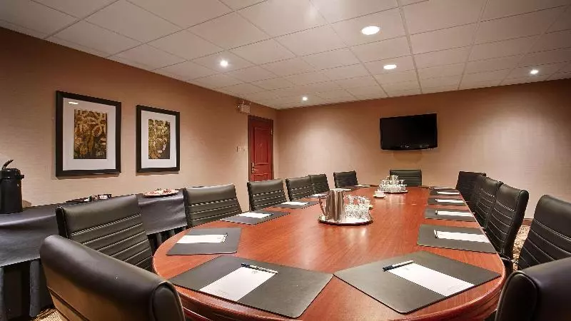 בית מלון כפרי Best Western Parkway Inn & Conference Centre