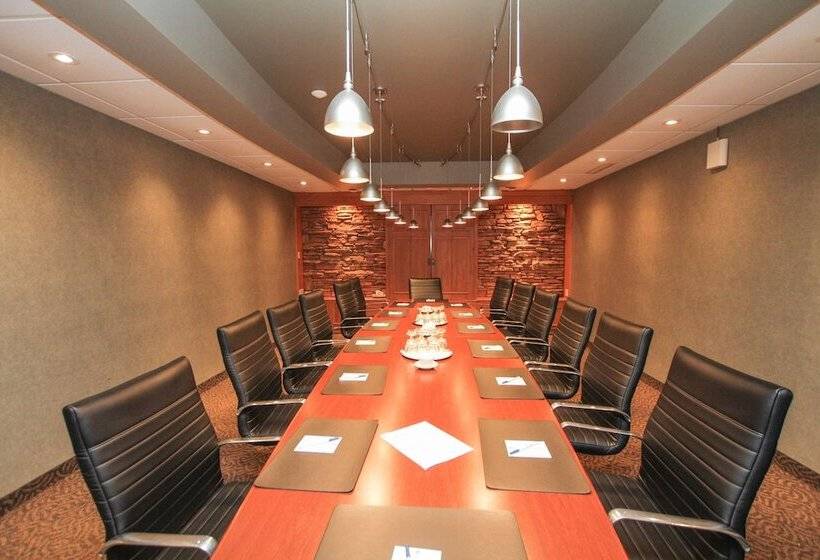 Отель Best Western Parkway Inn & Conference Centre