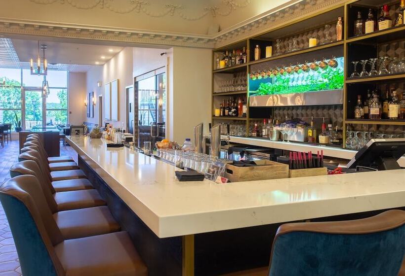 فندق Crowne Plaza Fredericton Lord Beaverbrook, An Ihg