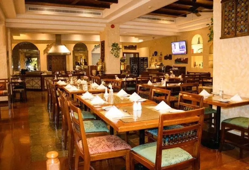 هتل Delmon International