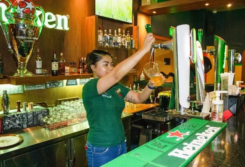 هتل Delmon International