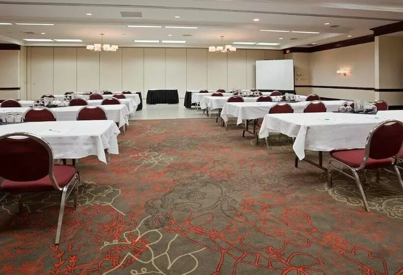 Holiday Inn Burlington Hotel & Conference Centre, An Ihg