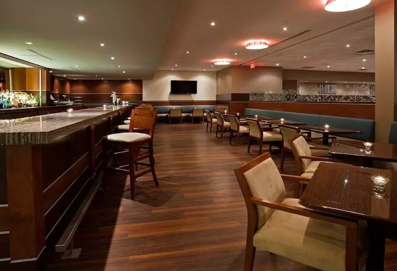 Holiday Inn Burlington Hotel & Conference Centre, An Ihg