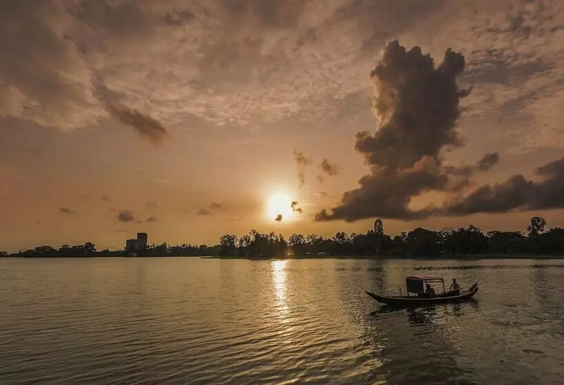 Inya Lake Hotel Yangon