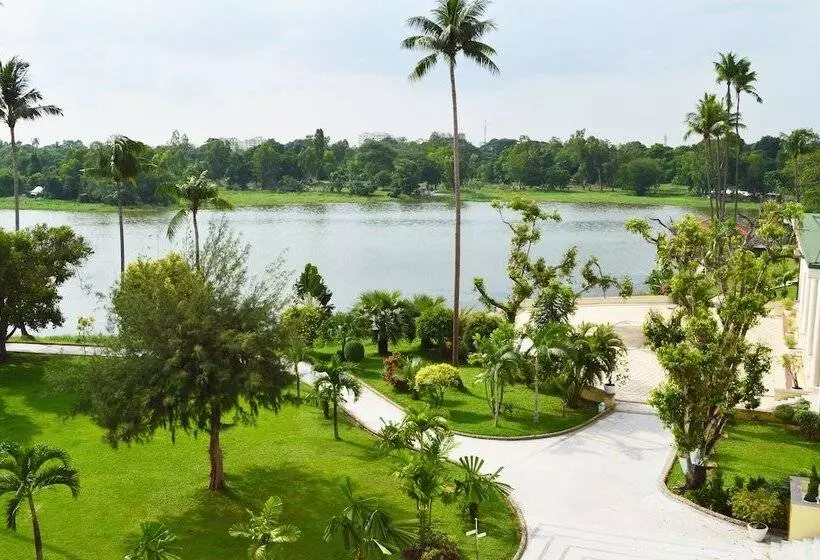 Inya Lake Hotel Yangon