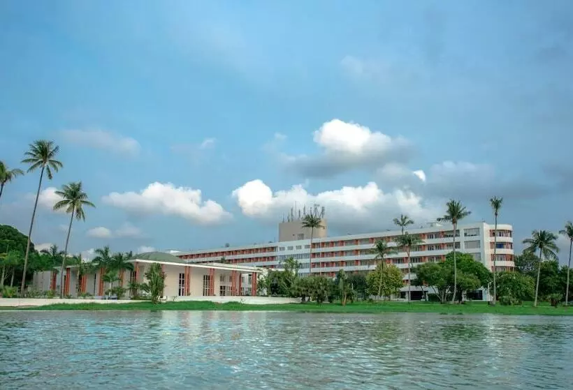 Inya Lake Hotel Yangon