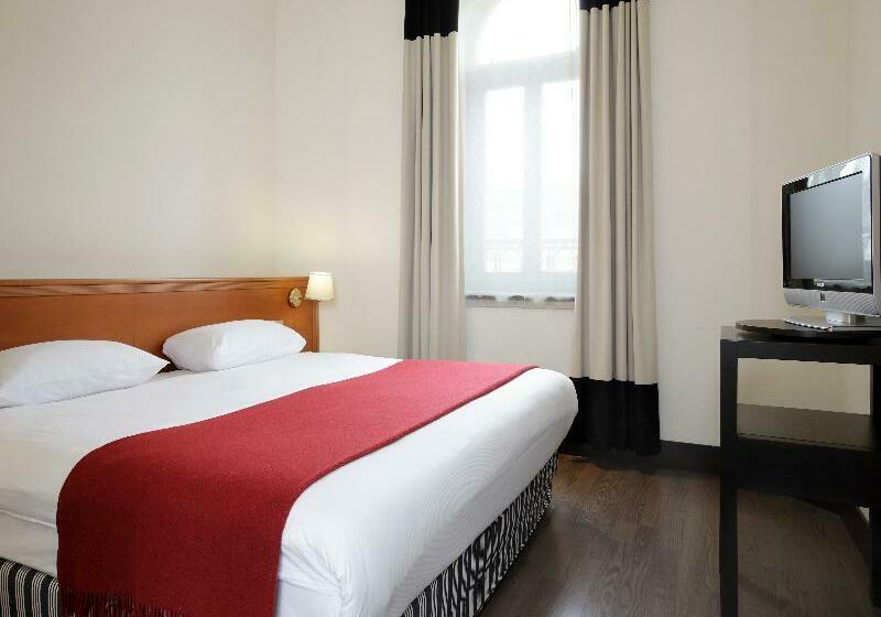 هتل Nh Gent Sint Pieters