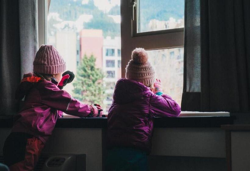 هتل Aava Whistler