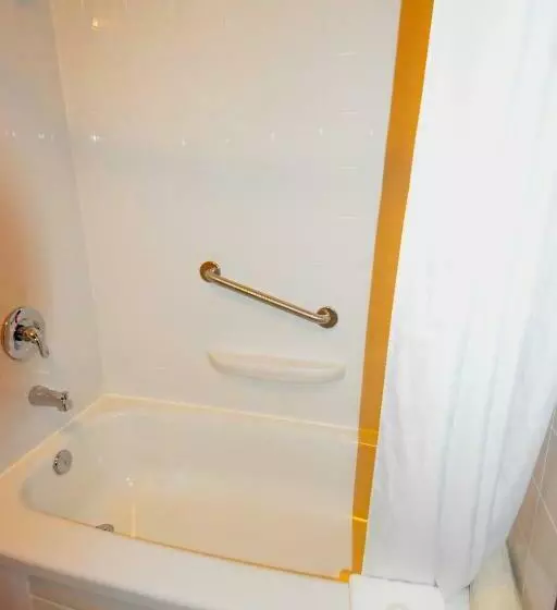 هتل Canad Inns Destination Centre Portage La Prairie