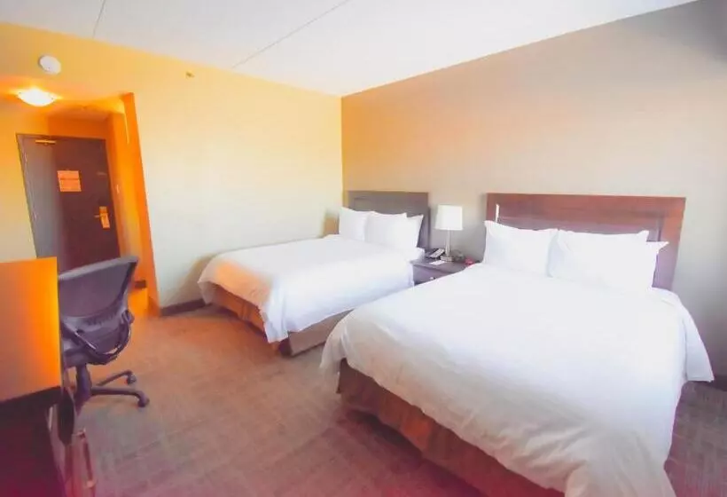 هتل Canad Inns Destination Centre Portage La Prairie