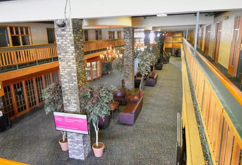 هتل Canad Inns Destination Centre Portage La Prairie