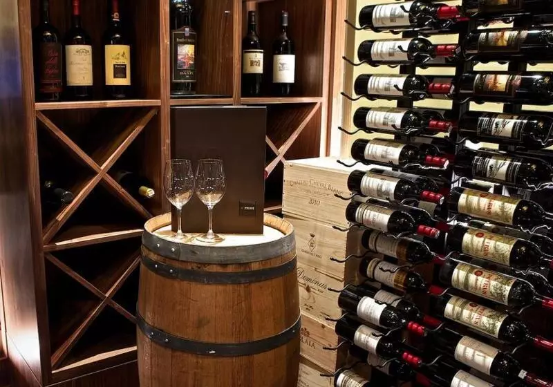 בית מלון כפרי Century Plaza