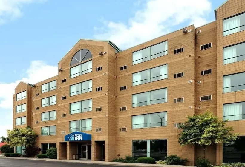 ホテル Days Inn By Wyndham Niagara Falls Lundys Lane