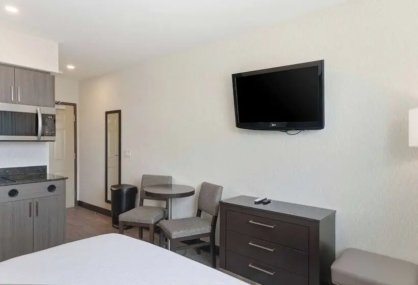 ホテル Days Inn By Wyndham Niagara Falls Lundys Lane