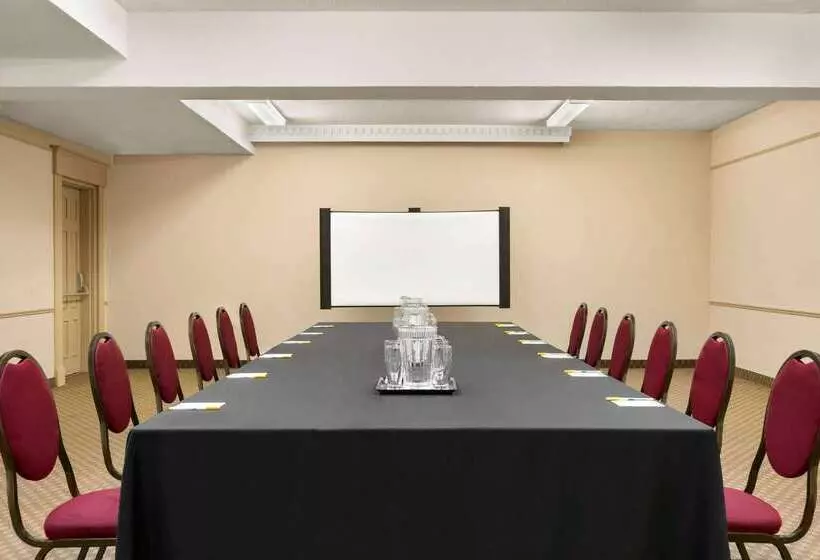 فندق Days Inn By Wyndham London