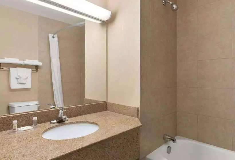 فندق Days Inn By Wyndham London