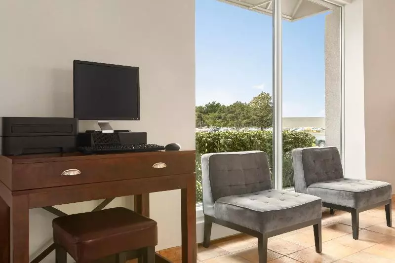 فندق Days Inn By Wyndham London