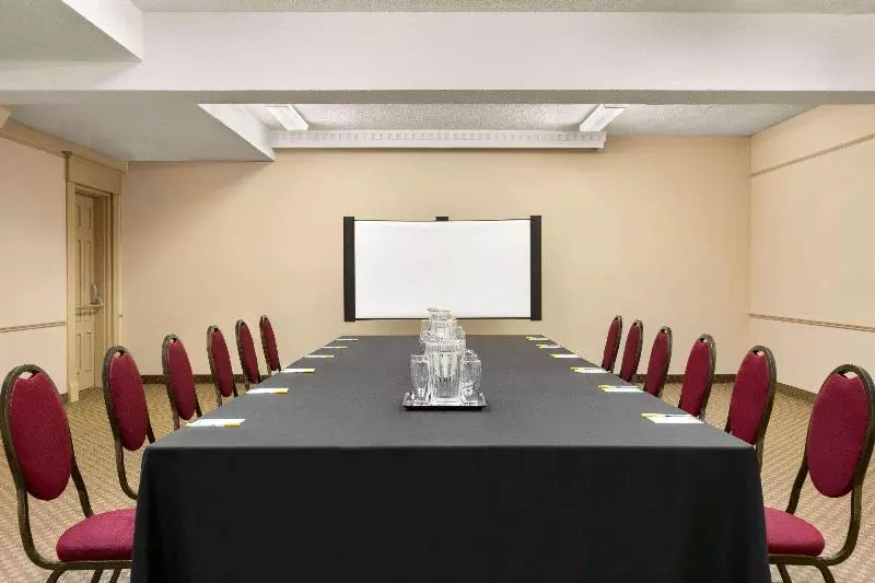 فندق Days Inn By Wyndham London