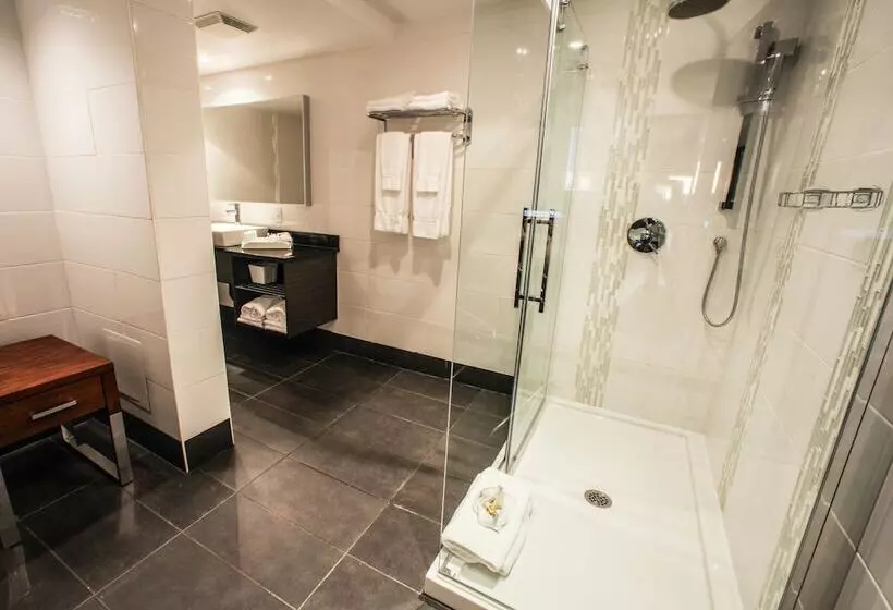 Отель Espresso Montreal Centre Ville / Downtown