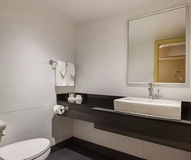 Отель Espresso Montreal Centre Ville / Downtown