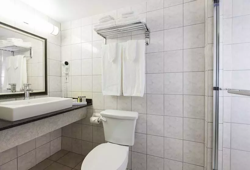 Отель Espresso Montreal Centre Ville / Downtown