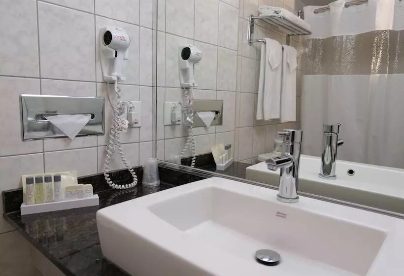 Отель Espresso Montreal Centre Ville / Downtown