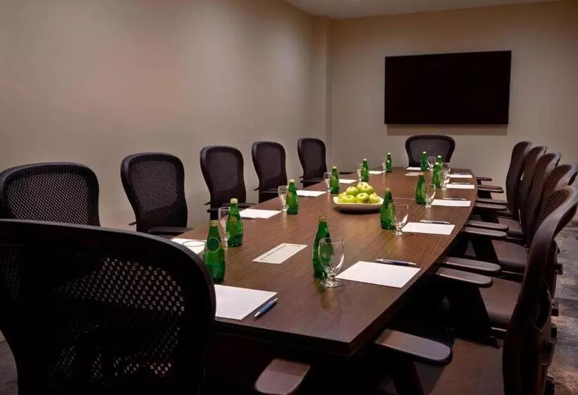 Hotel Four Points By Sheraton Toronto Airport