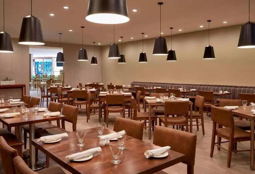 Hotel Four Points By Sheraton Toronto Airport