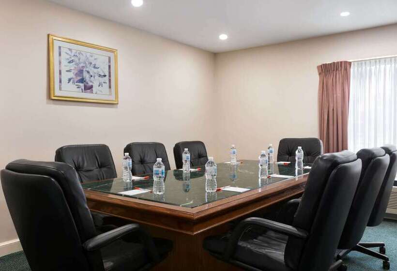 فندق Surestay Plus By Best Western Windsor