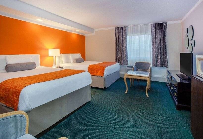 فندق Surestay Plus By Best Western Windsor