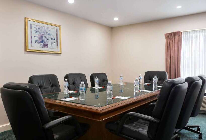 فندق Surestay Plus By Best Western Windsor